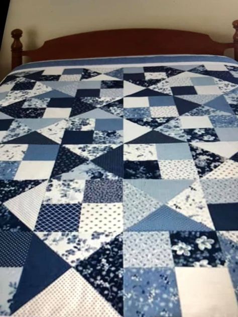 Scrappy Blue Quilts, Blue Quilts Patterns Free, Contemporary Quilt Patterns Free, Blue And White Quilts Patterns, Blue Quilt Patterns, Navy Blue Quilt, Strip Quilt Patterns, Patchwork Quilting Designs, Quilt Blocks Easy