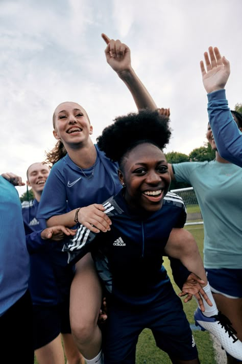 The campaign shows kids returning back to their favourite team sports during this September’s back-to-school season, after multiple lockdowns left them desperate to reconnect with their friends. Sports Celebration Photography, Sports Documentary Photography, School Sports Photography, Adidas Campaign Photography, Football Team Photoshoot, Team Sports Photography, Sport Celebration, Sports Documentary, Football Campaign