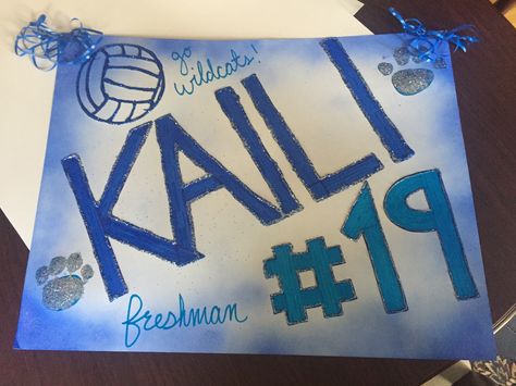 Volleyball poster Volleyball Senior Poster Ideas, Volleyball Poster Ideas, Volleyball Banners, Volleyball Senior Night Gifts, Volleyball Signs, Night Volleyball, Volleyball Crafts, Volleyball Locker, Volleyball Drawing