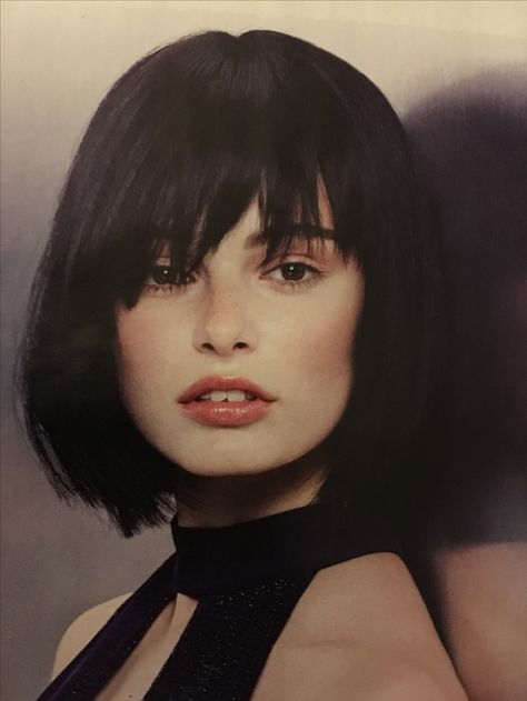 When I get the chop. I want this choppy bob. Dark Bob With Fringe, Dark Black Short Hair, 60s French Bob, 60s Bob Haircut, French Bangs Short Hair, Black Hair With Fringe, Bob Haircut With Fringe, Dark Hair Bob, Bob Aesthetic