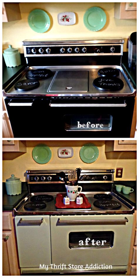 Before and after painting oven mint green. See safety precautions:mythriftstoreaddiction.blogspot.com Painted Stove Diy, Painting Appliances Diy, Oven Makeover, Painting Oven, Appliance Makeover, Painting Appliances, Oven Diy, Black Ovens, English Kitchen