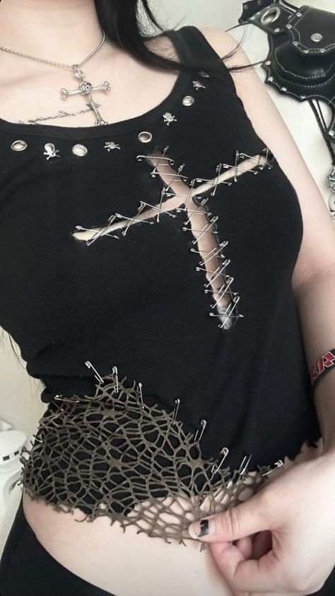 Spiked Collar Outfit, Distress T Shirt Diy, Diy Rhinestone Shirt Ideas, Goth Diy Shirt, Alt Tank Top Diy, Sewing Goth Clothes, Diy Studded Clothes, Gothic T Shirt Design, Goth T Shirt Outfit