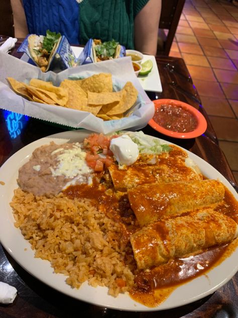 Mexican Restaurant Food, Cafeteria Food, Food Court, Mexican Restaurant, Restaurant Recipes, Food Cravings, Restaurant