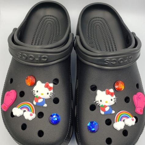 Crocs Hello Kitty Charm, Crocs Y2k, Aesthetic Crocs, Hello Kitty Crocs, Jibbitz Ideas, Crocs Aesthetic, Skull Crushers, Crocs Ideas, Hello Kitty Shoes