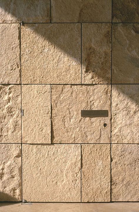 Architecture of the Getty Center Stone Wall Exterior, Stone Wall Cladding Texture, Natural Stone Facade, Split Face Travertine, Cladding Texture, The Getty Center, Interior Cladding, Stone Wall Design, Sandstone Wall