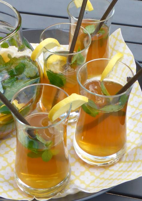 Iced Rooibos Tea Recipe, Rooibos Ice Tea Recipe Homemade, Rooibos Ice Tea, Rooibos Iced Tea Recipes, Rooibos Tea Recipes, Home Made Ice Tea, Porch Drinks, Rooibos Iced Tea, Tea Corner