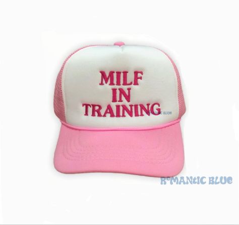 Trucker Hat Outfit, Funny Trucker Hat, Pink Trucker Hat, Funky Hats, Custom Trucker Hats, Trendy Shirt Designs, Fashion Embroidery, Funny Hats, Hat Ideas