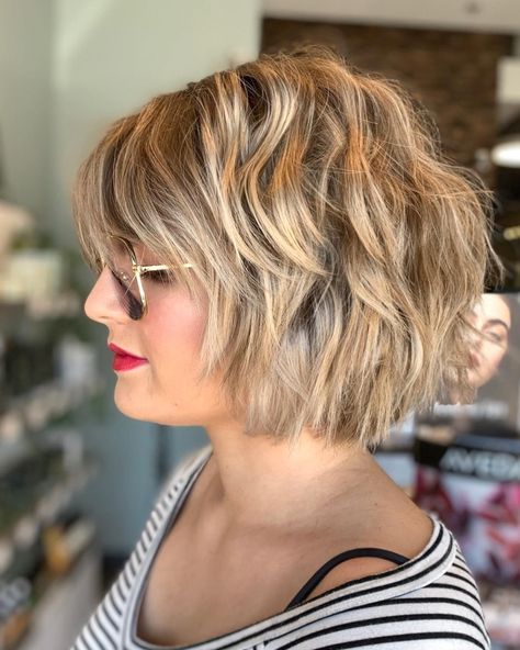 Blonde shaggy bob #shorthairstyles #hairstyles #hairideas Shaggy Bob Hairstyles, Shaggy Bob Haircut, Choppy Bob Haircuts, Shaggy Bob, Bob Hairstyles With Bangs, Choppy Bob Hairstyles, Chin Length Hair, Short Hairstyles For Thick Hair, Short Hairstyle