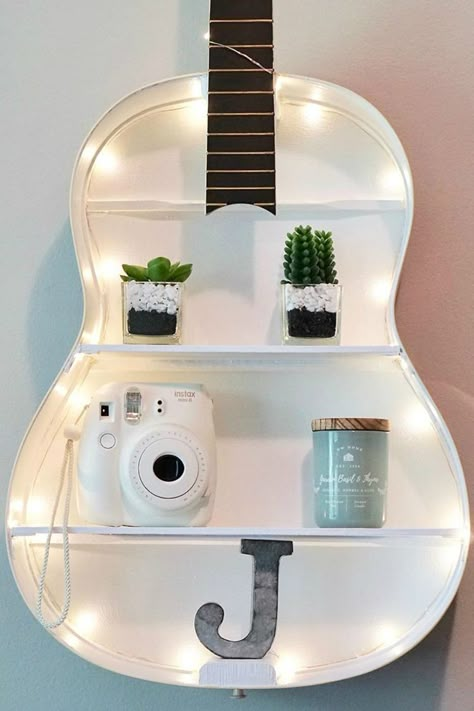 Guitar Shelf, Music Room Design, Music Bedroom, Dekorasi Kamar Tidur, Casa Vintage, Music Room Decor, Cute Bedroom, Cute Bedroom Decor, Cozy Room Decor