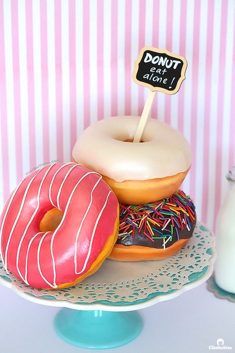 Donat Glaze, Donut Birthday Cake, Boutique Patisserie, Giant Donut, Donuts Donuts, Krispy Kreme Donuts, Easy Donuts, Glazed Donuts, Donut Cake