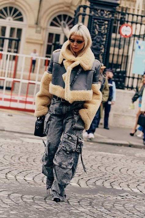 Autumn 2023 Street Fashion, Street Style Fashion 2023, Winter Nyfw Street Style, Streetstyle Paris Fashion Week 2023, Pattern Blocking Outfits, Best Street Style 2023, Street Fashion 2023 Trends Women, Fashion Week 2023 Paris, Pfw Street Style Ss23