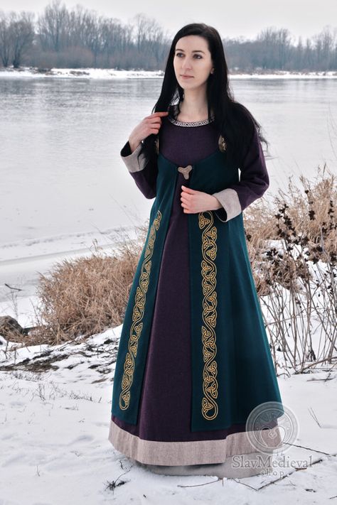 Viking Apron Dress, Costume Viking, Viking Garb, Viking Dress, Viking Costume, Viking Women, Viking Clothing, Early Medieval, Viking Woman