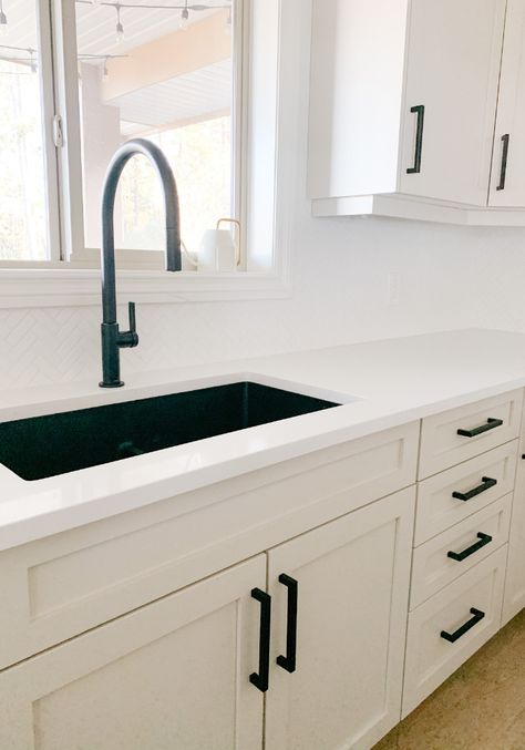 Kitchen Handles Chrome, Black Cabinets Handles, Kitchen With White Cabinets And Black Hardware, Black Handles In Kitchen, Cream Kitchen Black Hardware, Modern Kitchen Black Hardware, Black And Chrome Kitchen Hardware, Kitchen Cabinet Black Handles, Chrome Handles White Cabinets