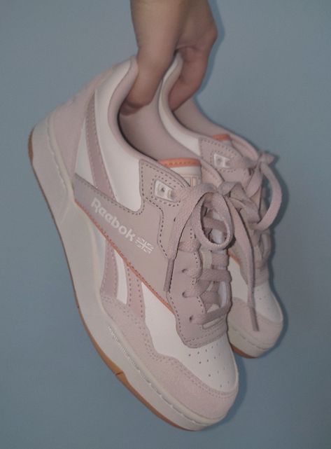 Coquette Sneakers, Pink Reebok Shoes, Rebook Shoes, Reebok Bb 4000 Ii, Shoes Back To School, Light Pink Sneakers, Reebok Shoes Women, Light Pink Shoes, Aesthetic Sneakers