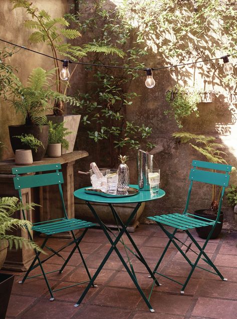 Small Garden Table, Outdoor Table And Chairs, Bistro Patio, Courtyard Gardens, Outdoor Tables And Chairs, Garden Table And Chairs, Luxury Garden, Garden Types, Big Garden