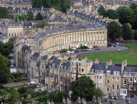 Bath A Visitors Guide To This Gorgeous Roman City With its elegant Georgian buildings and ancient Roman Baths the city of Bath on the River Avon is truly inviting. As you have probably already guessed from the name this city is famous for its healing Bristol Airport, Royal Crescent, Visit Bath, Bath Somerset, Bath Uk, Georgian Architecture, Bath England, Homburg, Gatwick