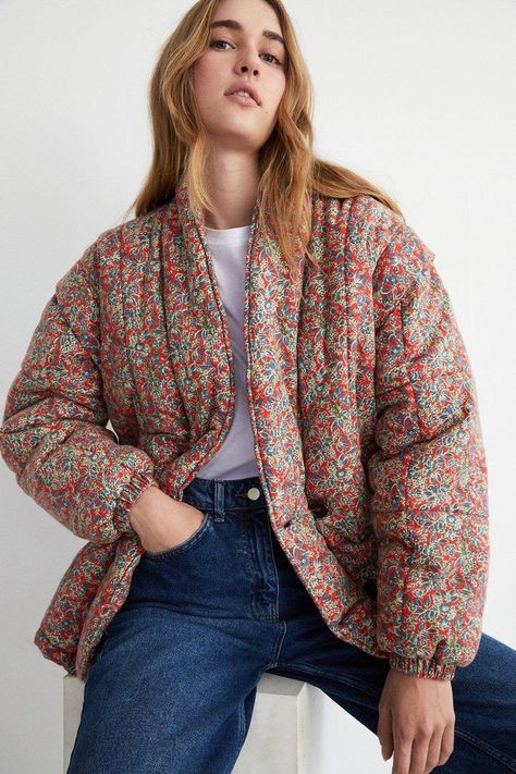 Quilt Jacket, Floral Jacket, Spring Jackets, Mode Inspiration, Padded Jacket, Quilted Jacket, Quick Delivery, Jacket Outfits, Women's Plaid Shirt