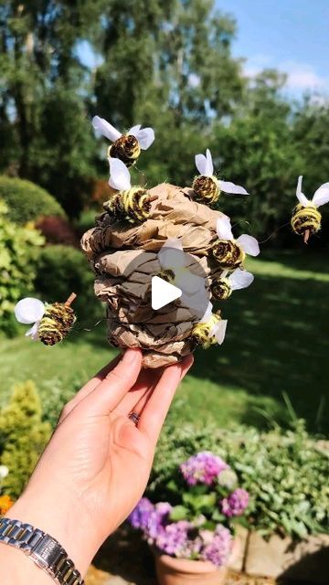 Egg Carton Bee Hive, Bee Kids Crafts, How To Make A Bee Hive, Bee Projects For Kids, Diy Bee Hive, Honey Bee Home, Bee Hive Craft, World Bee Day, Diy Bee