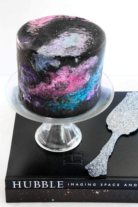 Galaxy Desserts, Black Velvet Cakes, Galaxy Cookies, Galaxy Cake, Velvet Cake, Cake Tutorial, Food Cakes, Cake Batter, Malbec