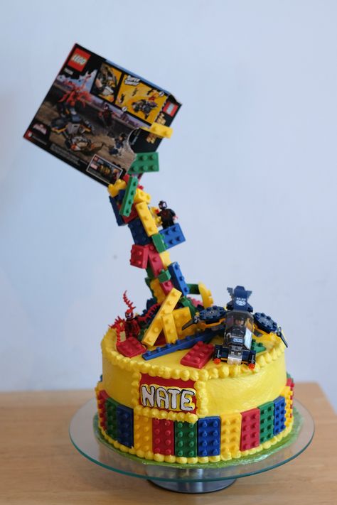 Lego anti gravity cake Gravity Defying Cake Ideas, Anti Gravity Cake Ideas, Easy Lego Cake, Lego Torte, Christmas Chocolate Desserts, Gravity Cakes, Pastry Decoration, Cake Recipes Easy, Anti Gravity Cake