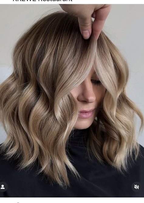 Blonde Balayage Medium Length, Chic Looks For Women, Balayage Medium Length, Tmavý Blond, Long Bob Cut, Autumn Blonde, Dark Blonde Bobs, Pale Blonde Hair, Copper Blonde Hair Color