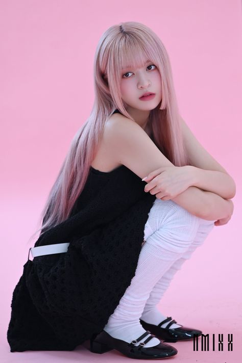 nmixx pics on Twitter: "#LILY ReFa x Cosmopolitan behind photos https://t.co/ondEG7A9Ii" / Twitter Nmixx Lily Pink Hair, Pink Hair Kpop, Lily Model, Lily Icon, Lily Nmixx, Kpop Pink, Nmixx Lily, Blonde Asian, Beauty Pop