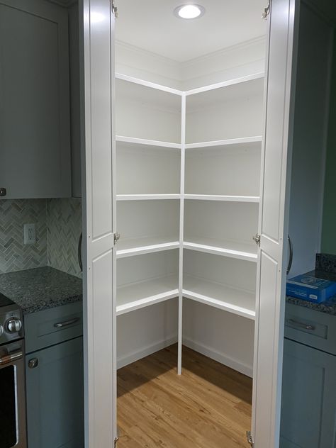 L Shaped Kitchen Corner Pantry, Full Length Kitchen Cabinets Corner, Corner Unit Kitchen Storage, Cornered Pantry, Corner Grocery Cupboard Ideas, Corner Pantry In Kitchen, Built In Corner Pantry, Pantry Corner Cabinet, Corner Pantry Design