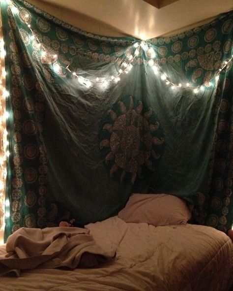 just simple Room Diys, Tumblr Rooms, Trailer Ideas, College Room, Dorm Ideas, Room Goals, Apartment Life, Up House, Boho Room