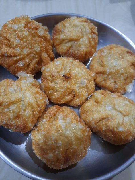 Fried Momos Fried Momos, Indian Recipes, Foto Jungkook, Indian Food Recipes, Muffins, Quick Saves