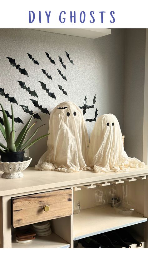 Cheesecloth Ghost, Liquid Starch, Water Ring, Eye Balls, Blowing Up Balloons, Ghost Diy, Easy Halloween Decorations, Easy Halloween Crafts, Up Balloons