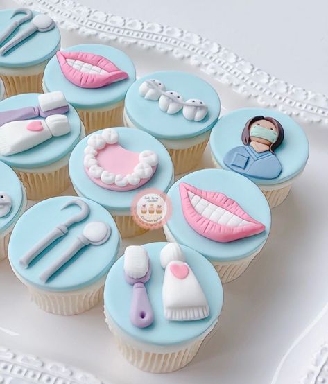 Gateau Baby Shower Garcon, Dental Cake, Dental Hygiene Graduation, Dentist Cake, Medical Cake, Graduation Party Cake, Kedokteran Gigi, Fondant Cake Designs, Dental Office Decor