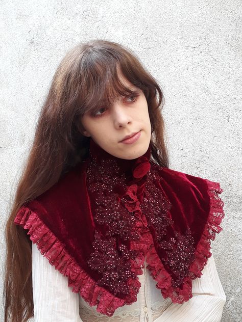 Garnet historical collar, borded with lace and  with hand-sewn lace application. Closure with a big dressed button . 13th Century Fashion, Clowncore Outfit, Womens Costumes, Wonderland Costumes, Heart Fashion, Medieval Fashion, Russian Fashion, Mode Inspo, Fantasy Clothing