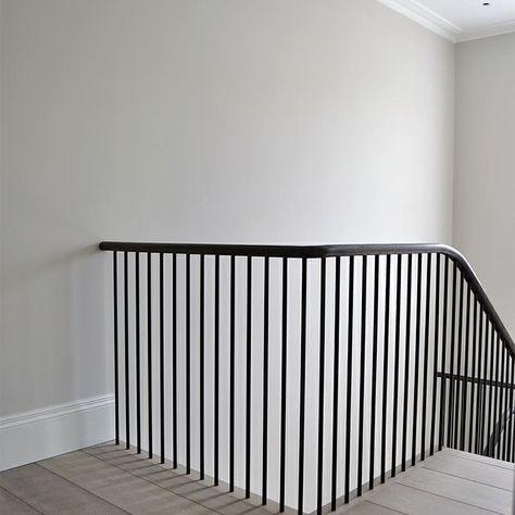 A recent project in saint John's wood. Painted steel balustrade and black stained oak handrail. Foto Scale, درج السلم, Oak Handrail, Stair Rails, Steel Balustrade, Stair Rail, Stained Oak, Staircase Railings, Lan Can