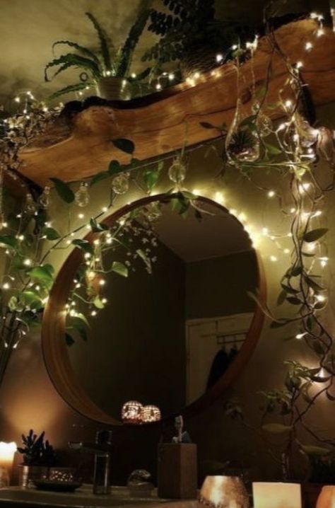 Grunge Bathroom, Witch Bedroom Decor, Fairy Lights Diy, Fairy Wonderland, Mystical Fairy, Boho Bedroom Ideas Bohemian, Boho Bedroom Diy, Fairy Lights Decor, Decorate Bedroom