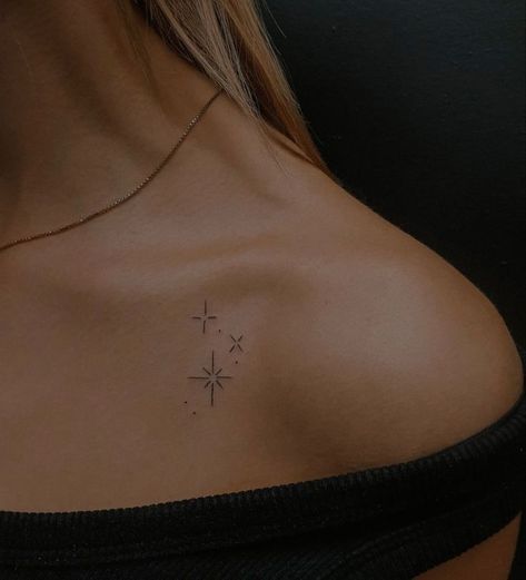 Little Star Tattoo, Tattoo On Collarbone, Small Star Tattoos, Bone Tattoos, Mini Tattoo, Petite Tattoos, Star Tattoo, Small Hand Tattoos, Collar Bone Tattoo