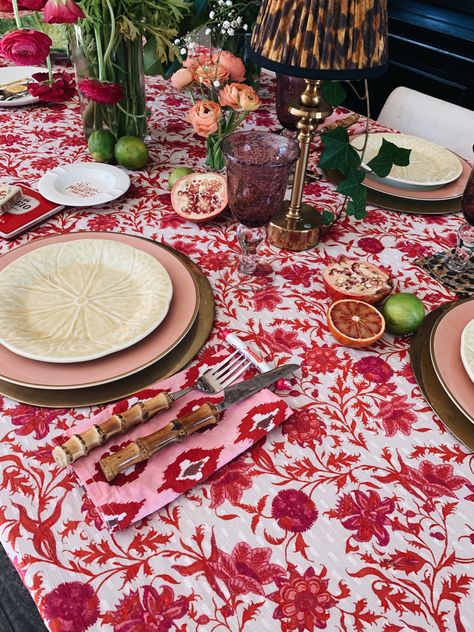 Eclectic Dinnerware, Summer Table Centerpieces, Housewares Design, Summer Table Settings, 2024 Inspiration, Summer Table, Summer Tables, Dream House Rooms, Christmas Table