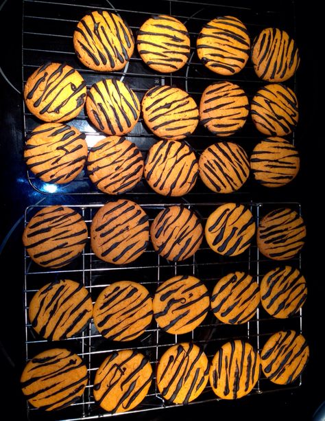 Tiger Brownies, Tiger Biscuits, Tiger Dessert, Tiger Snacks, Masters Party, Open House Gift, Tiger Cookies, Daniel Tiger Birthday Party, Tiger Party