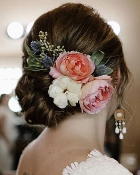 Wedding Hair Roses, Bride Bun, Wedding Hairstyles With Flowers, Bride Hair Flowers, Hairstyles With Flowers, Atl Georgia, Wedding Hair Ideas, Elegant Veils, Wedding Hair Side