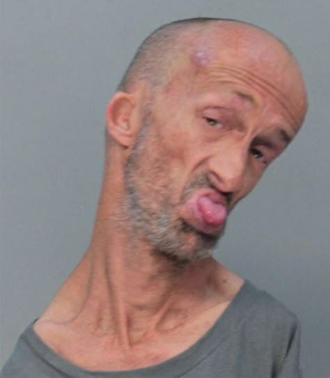 27 of the Funniest Mugshots Ever! Funny Mugshots, Bush Family, Funny People Pictures, People Pictures, 다크 판타지, Funny Dude, Funny Face, Funny Mug, Meme Faces