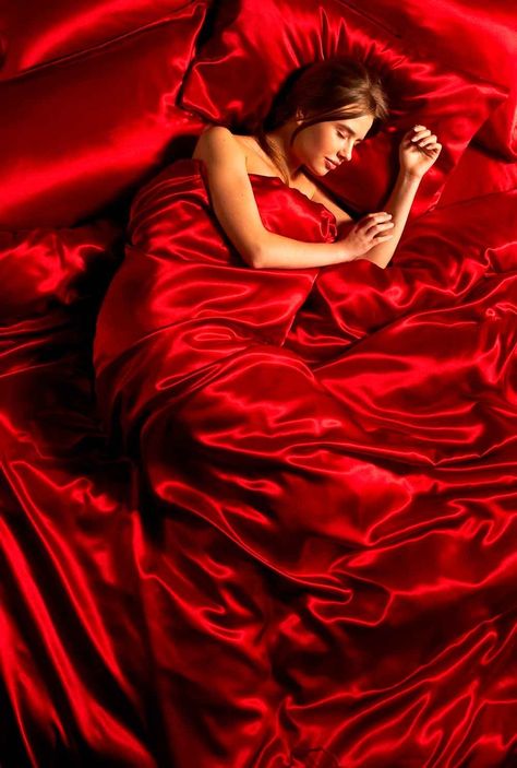 Red Sheets, Silk Sheets, Satin Bedding, Satin Sheets, Silk Bedding, Red Rooms, 50 Shades Of Grey, Foto Art, Bed Linen Sets