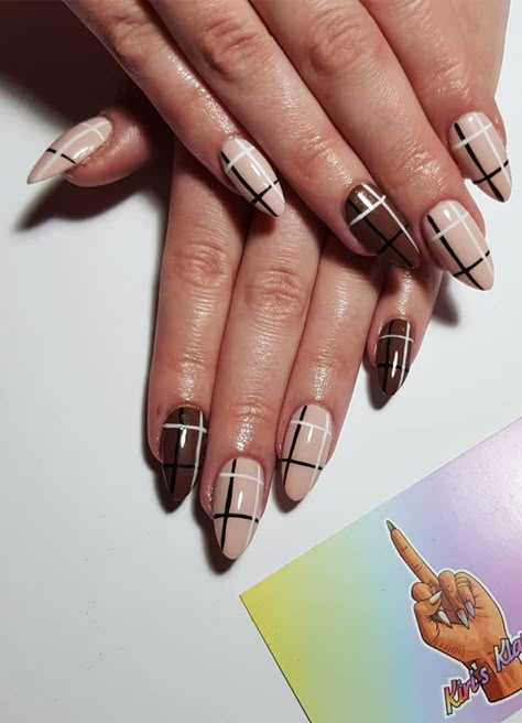 Cute plaid nail designs for autumn 2021 : Chic Tartan Nails Nails Inspiration Checkered, Fall Nail Designs Checkered, Brown Plaid Nail Designs, Autumn Nails Plaid, Tartan Nail Designs, Tartan Nail Art, Brown Plaid Nails, Fall Plaid Nails, Tartan Nails