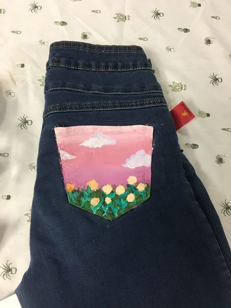 Outfits Art Drawing, Drawing Pants, Painting On Jeans, Pocket Painting, Diy Pants, Fabric Paint Designs, Art Outfits, Clothes Jeans, Denim Art