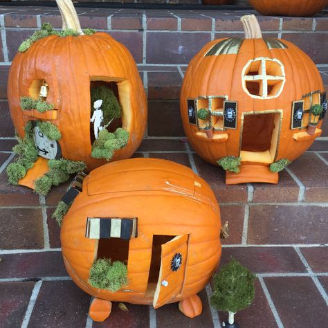 Pumpkin Carving House Design, House Carved Pumpkin, Rv Pumpkin Carving, Pumpkin Carved House, Architecture Pumpkin Carving, Pumpkin Carving House Ideas, Pumpkin House Carving Ideas, Pumpkin Houses Carving, Pumpkin Carving Ideas House