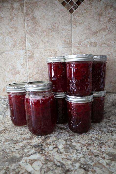 Homemade Cherry Jam with pectin you can make that is much less expensive than buying from a store. This recipe is easy to follow. Sour Cherry Jelly, Tart Cherry Jam, Jam With Pectin, Homemade Cherry Jam, Cherry Jam Recipe, Cherry Recipes Dessert, Sour Cherry Jam, Cherry Jelly, Cherry Jam Recipes