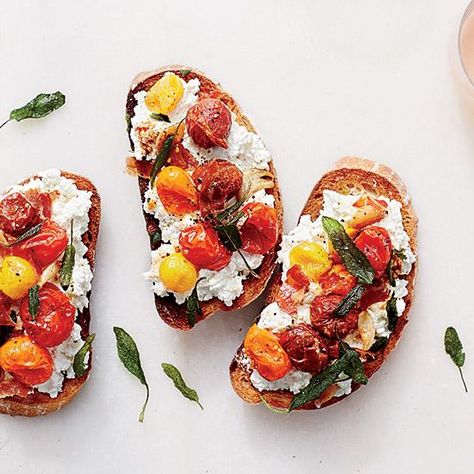 Ricotta and Roasted Tomato Bruschetta with Pancetta | Designer and blogger Athena Calderone’s signature aesthetic comes through in this striking appetizer. Roasting the grapes concentrates and deepens their sweetness. Roasted Tomato Bruschetta, Tomato Toast Recipe, Susan Spungen, Easy Tomato Recipes, Antipasto Recipes, Pancetta Recipes, Goat Cheese Crostini, Crostini Recipes, Tomato Bruschetta