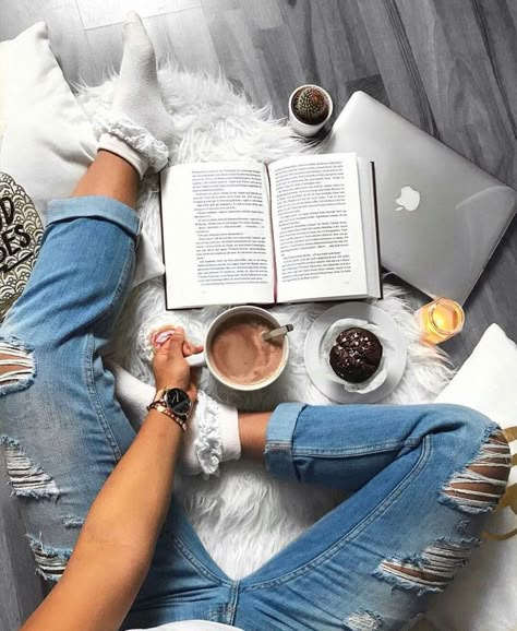 Laptop Studying, Reading School, Color Jeans, Bookstagram Inspiration, Fall Reading, Shotting Photo, Lifestyle Photos, Wallpaper Laptop, Coffee Photography