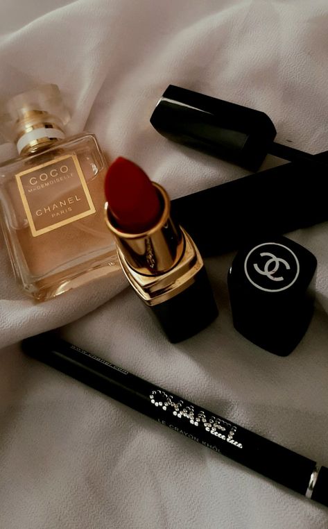 Makeup In Bathroom Aesthetic, Red Aesthetic Lipstick, Luxury Makeup Aesthetic, Coco Chanel Mademoiselle, Chanel Lipstick, Luxury Cosmetics, Chanel Makeup, Dark Feminine Aesthetic, Luxury Makeup