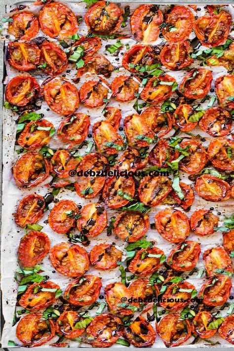 Roasted Tomatoes WIth Garlic Grape Tomato Recipes, Roasted Tomato Recipes, Oven Roasted Cherry Tomatoes, Roasted Grape Tomatoes, Roasted Tomato Basil Soup, Tomato Recipe, Oven Roasted Tomatoes, Tomato Dishes, Slow Roasted Tomatoes