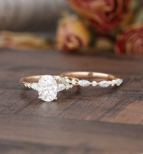 MADE TO ORDER • Material: Solid gold(14K/18K white/yellow/rose gold) • DETAILS Engagement ring - Center stone:Moissanite/C&C Moissanite(DEF) 6*8mm oval cut Side stone:Moissanite or Diamond - diamond:0.16ct,2*3mm pear cut,Color G-H,Clarity SI-VS - moissanite:0.16ct Wedding band Stone:Moissanite or Wedding Ring Set Oval, Rose Gold Wedding Ring Set, Rose Gold Wedding Ring Sets, Matching Wedding Band Sets, 14k Rose Gold Wedding Ring, Promise Ring Diamond, Gold Wedding Ring Set, Engagement Ring Oval Cut, Anniversary Ring Set