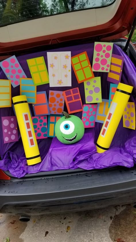 Monsters Inc Halloween, Halloween Car Decorations, Trunker Treat Ideas, Trunk Or Treat Ideas, Treat Ideas, The Trunk, Trunk Or Treat, Halloween Door, Family Halloween Costumes